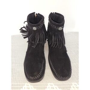 Minnetonka Womens Black Suede Fringe Ankle Boots Concho Back Zip Moccasin 299 9